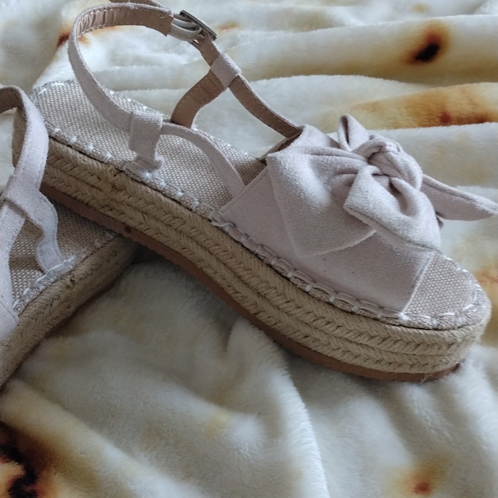Women's platform beige sandals, sz 37 eur, new without tags. NEVER worn